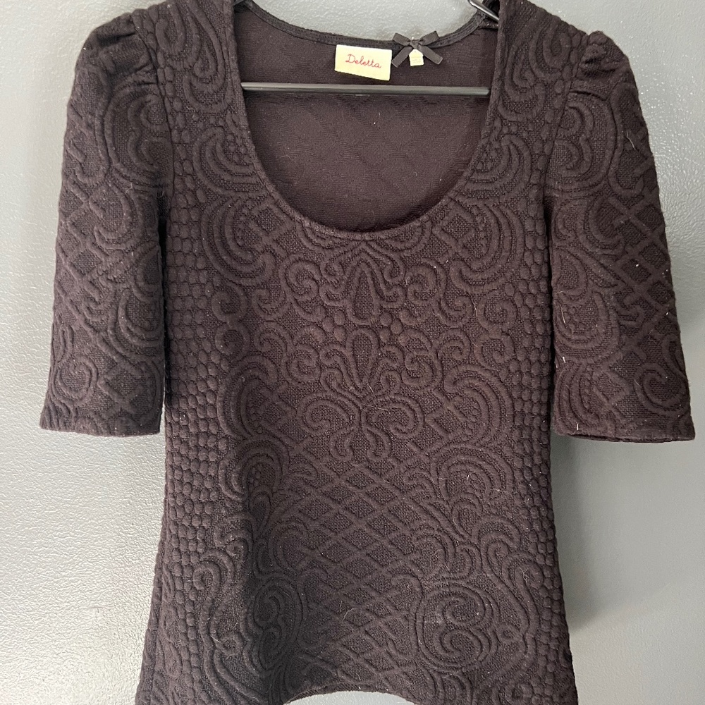 Deletta Anthropologie Black Polyester Baroque Pattern Elbow Sleeve Top Medium